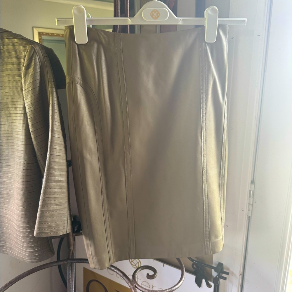 Elegant Beige Leather Skirt